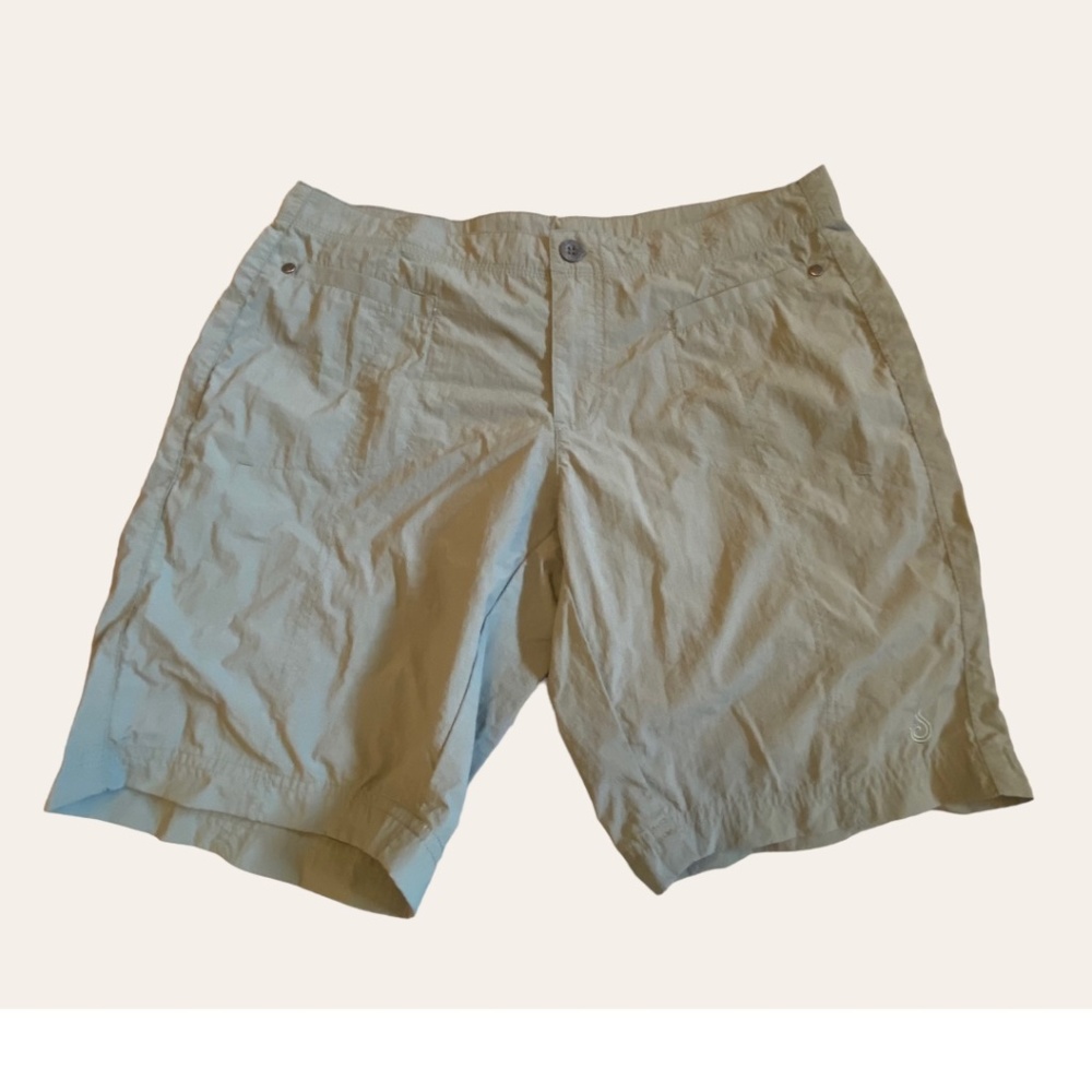 Isis shorts NWOT